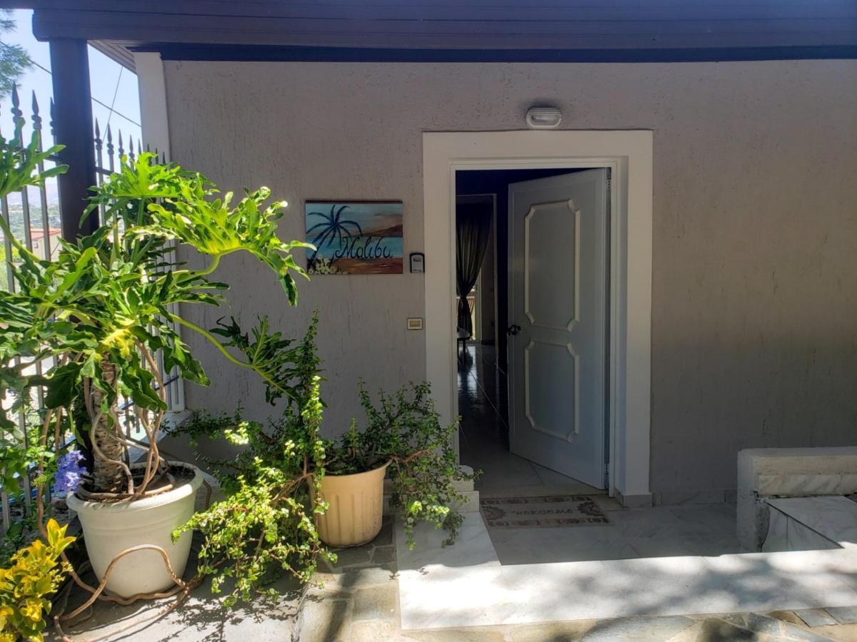 Malibu Studios & Apartments Lászi Kültér fotó