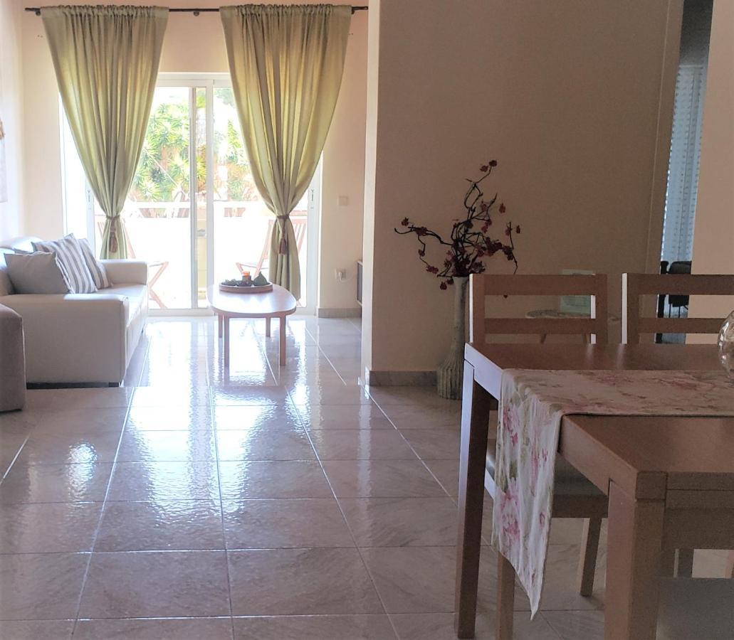 Malibu Studios & Apartments Lászi Kültér fotó