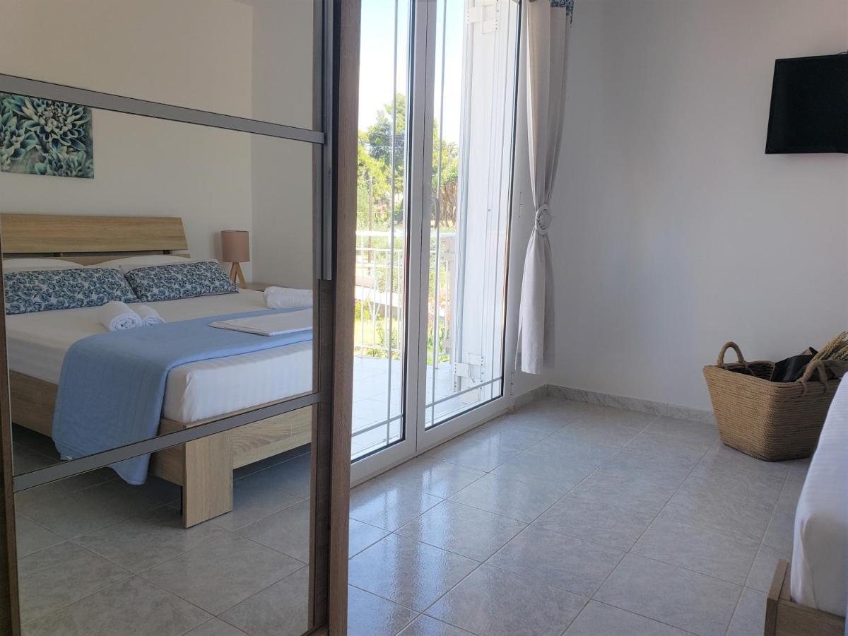 Malibu Studios & Apartments Lászi Kültér fotó