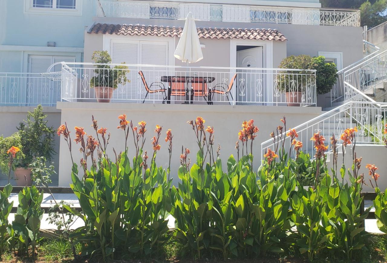 Malibu Studios & Apartments Lászi Kültér fotó