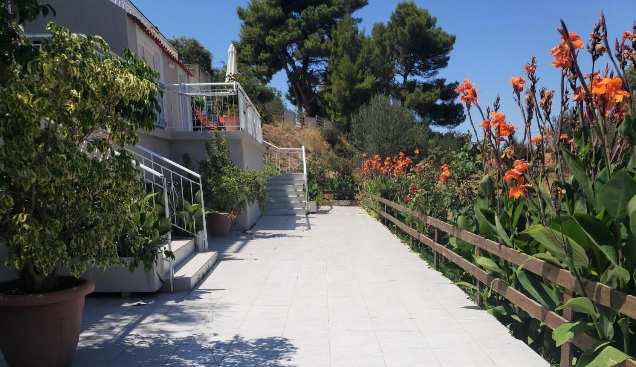 Malibu Studios & Apartments Lászi Kültér fotó